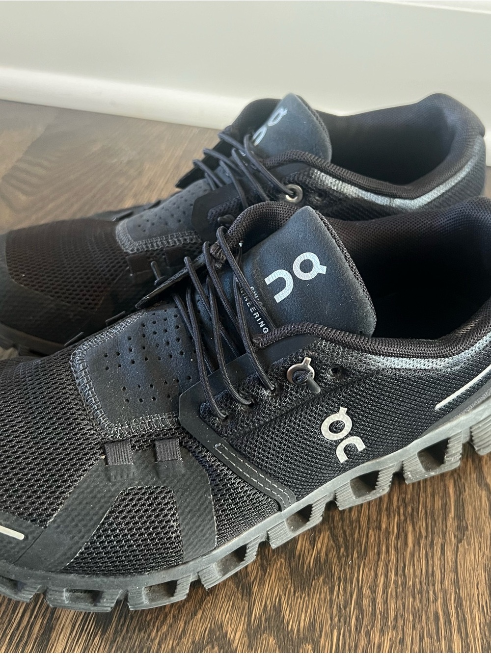 On Running Womens Cloudscape Black Performance Sneakers